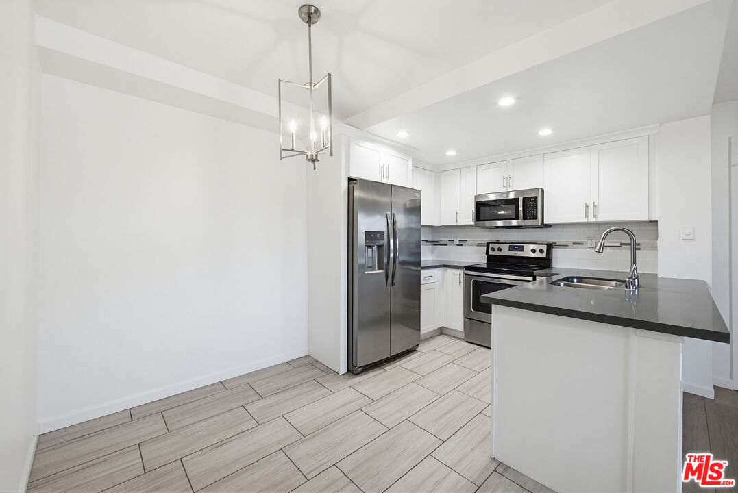 4810 S La Brea Ave Unit: 210
