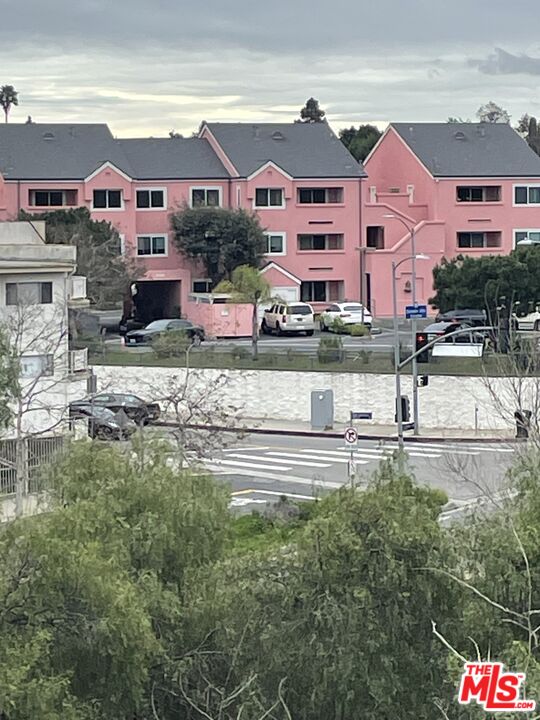 4810 S La Brea Ave Unit: 301