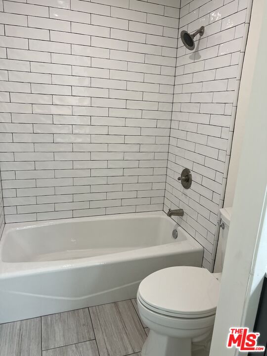 4810 S La Brea Ave Unit: 209