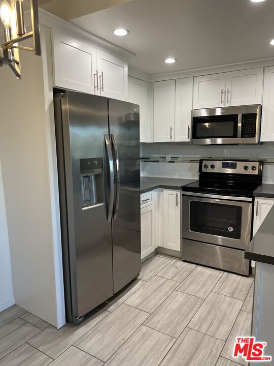 4810 S La Brea Ave Unit: 209