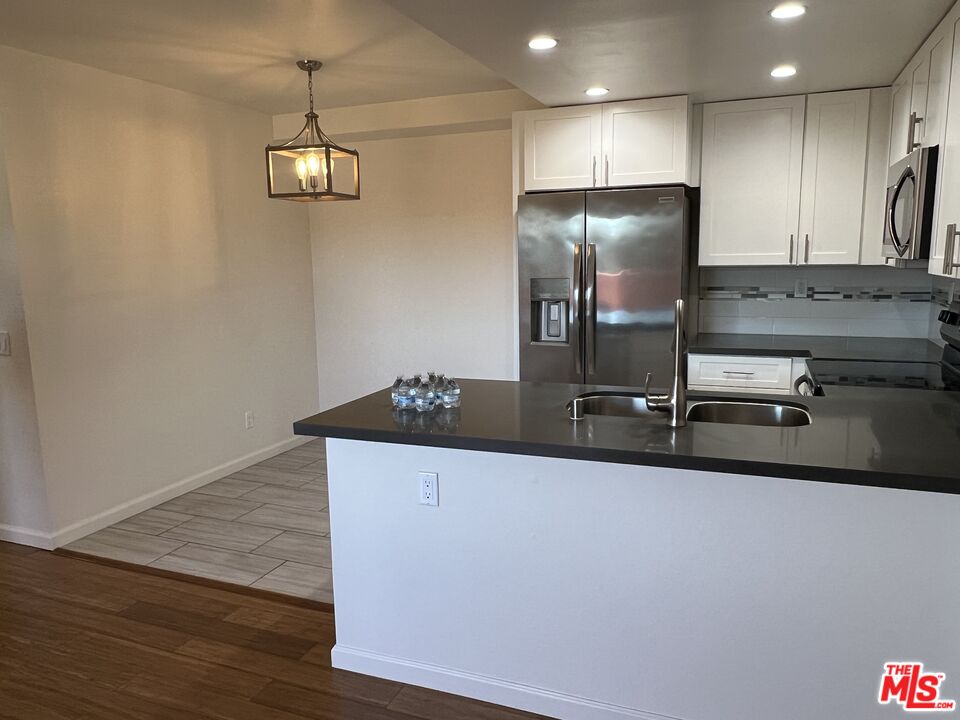 4810 S La Brea Ave Unit: 209