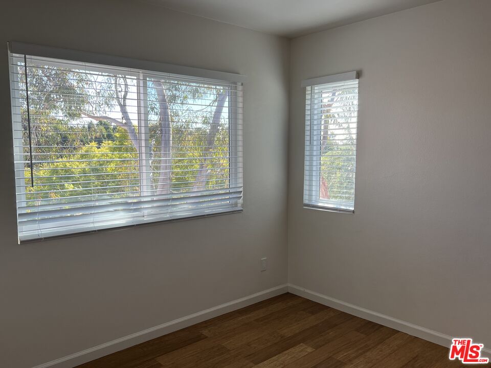4810 S La Brea Ave Unit: 209