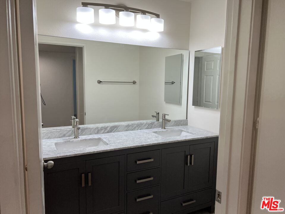 4810 S La Brea Ave Unit: 209