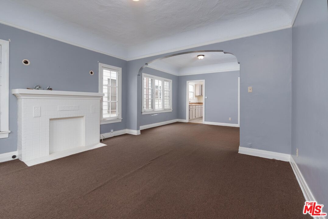 4056 W 21st St Unit: 4056-4058