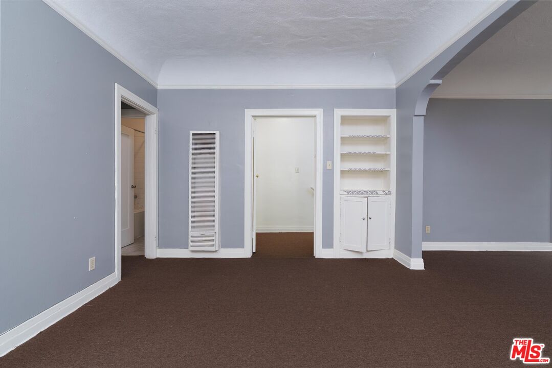4056 W 21st St Unit: 4056-4058