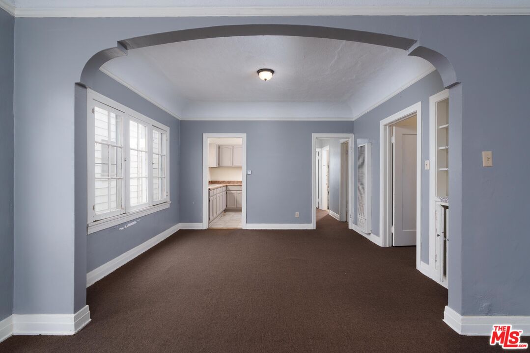 4056 W 21st St Unit: 4056-4058