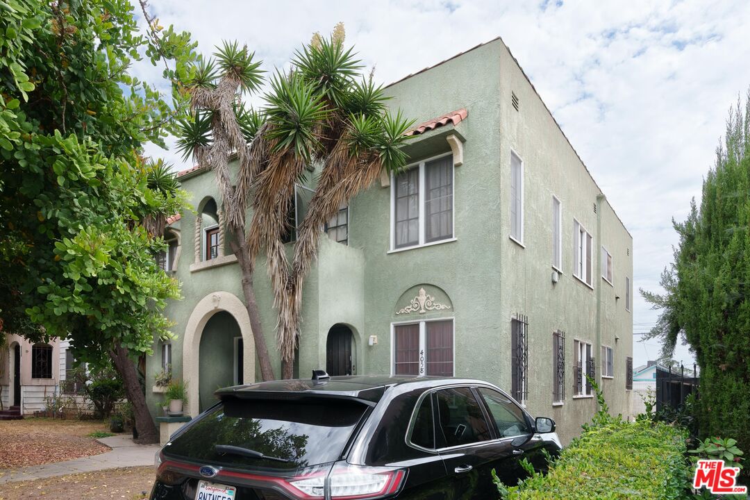 4056 W 21st St Unit: 4056-4058