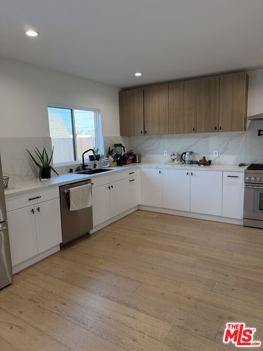 4342 Angeles Vista Blvd