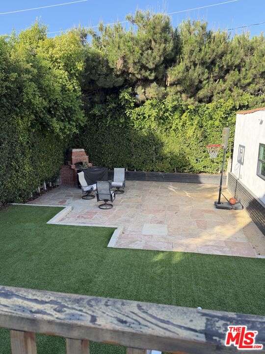 4342 Angeles Vista Blvd