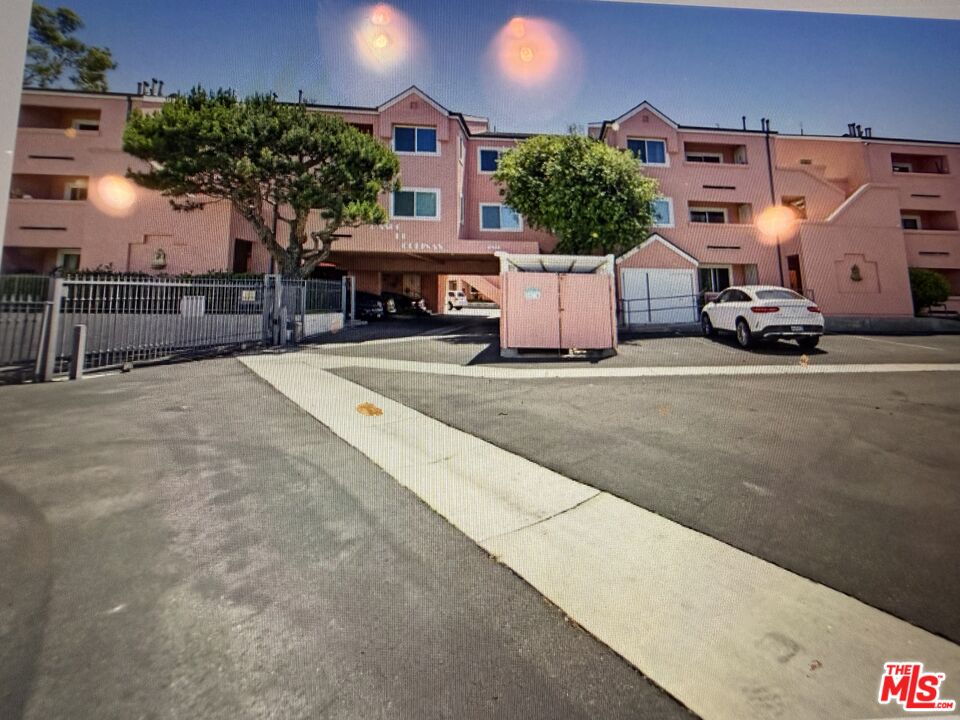 4810 S La Brea Ave Unit: 107