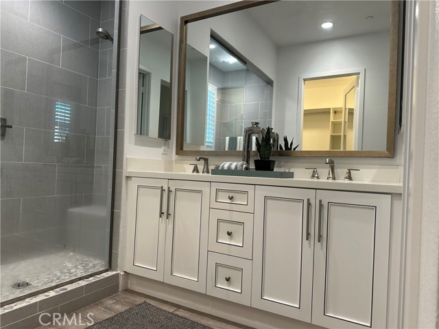 222 Follyhatch Unit: 10