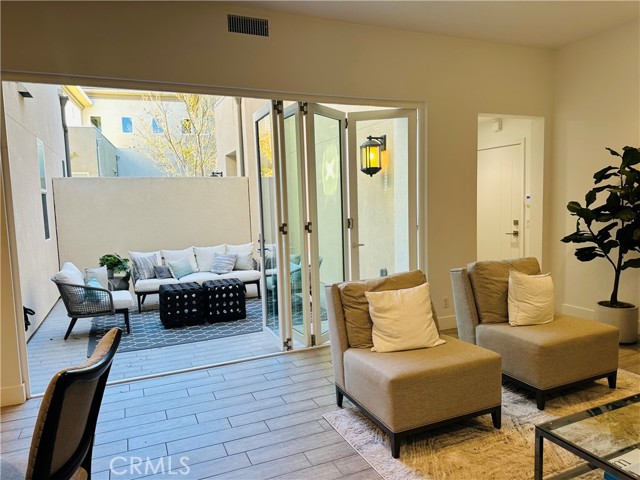 222 Follyhatch Unit: 10