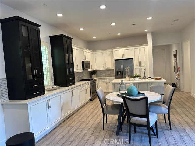 222 Follyhatch Unit: 10