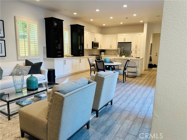 222 Follyhatch Unit: 10