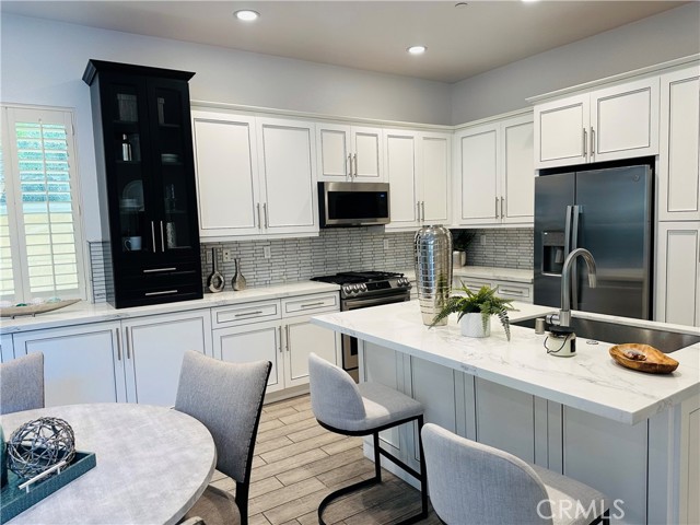 222 Follyhatch Unit: 10