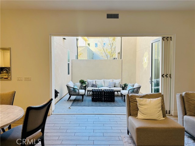 222 Follyhatch Unit: 10