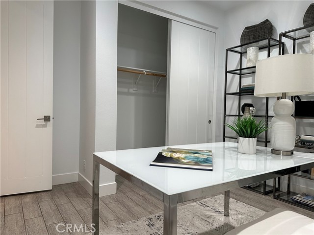 222 Follyhatch Unit: 10