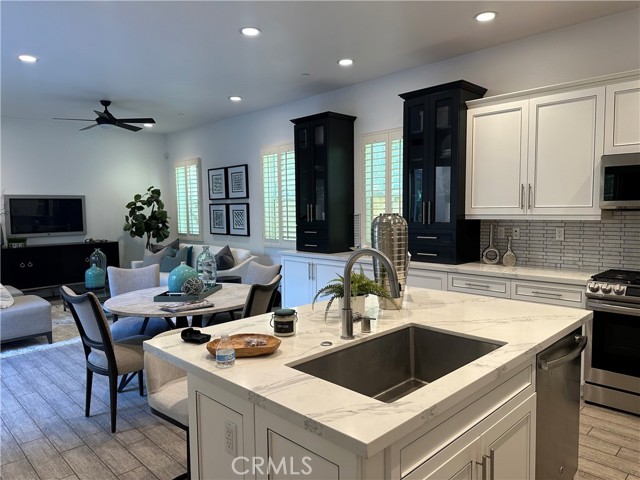 222 Follyhatch Unit: 10