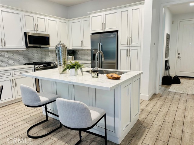 222 Follyhatch Unit: 10