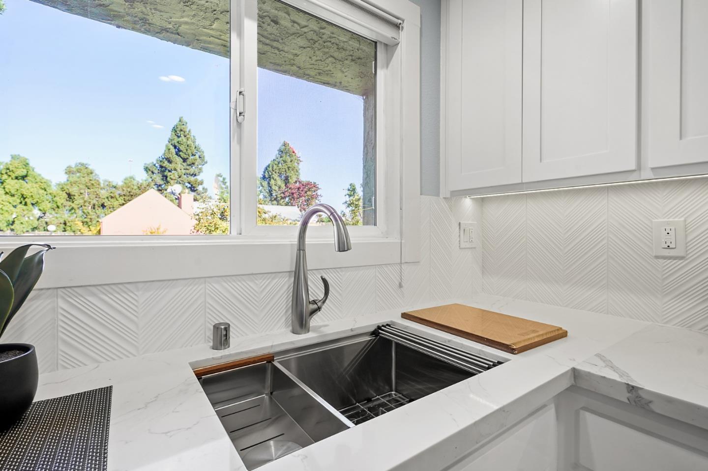 2300 Avenida De Guadalupe