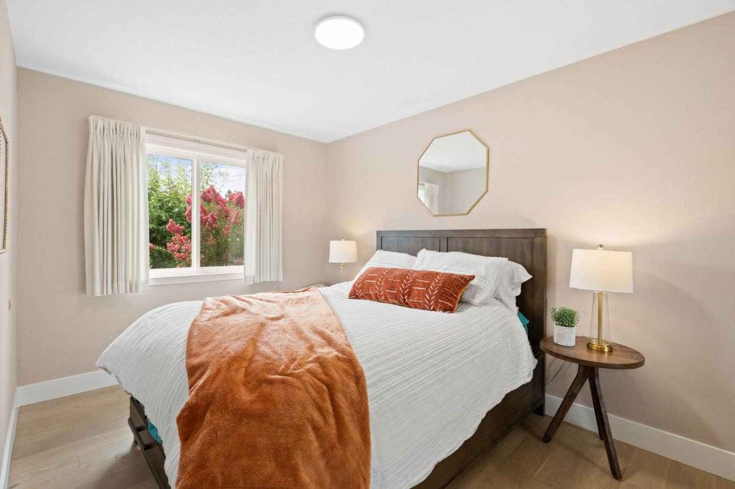 1003 Capitola WAY