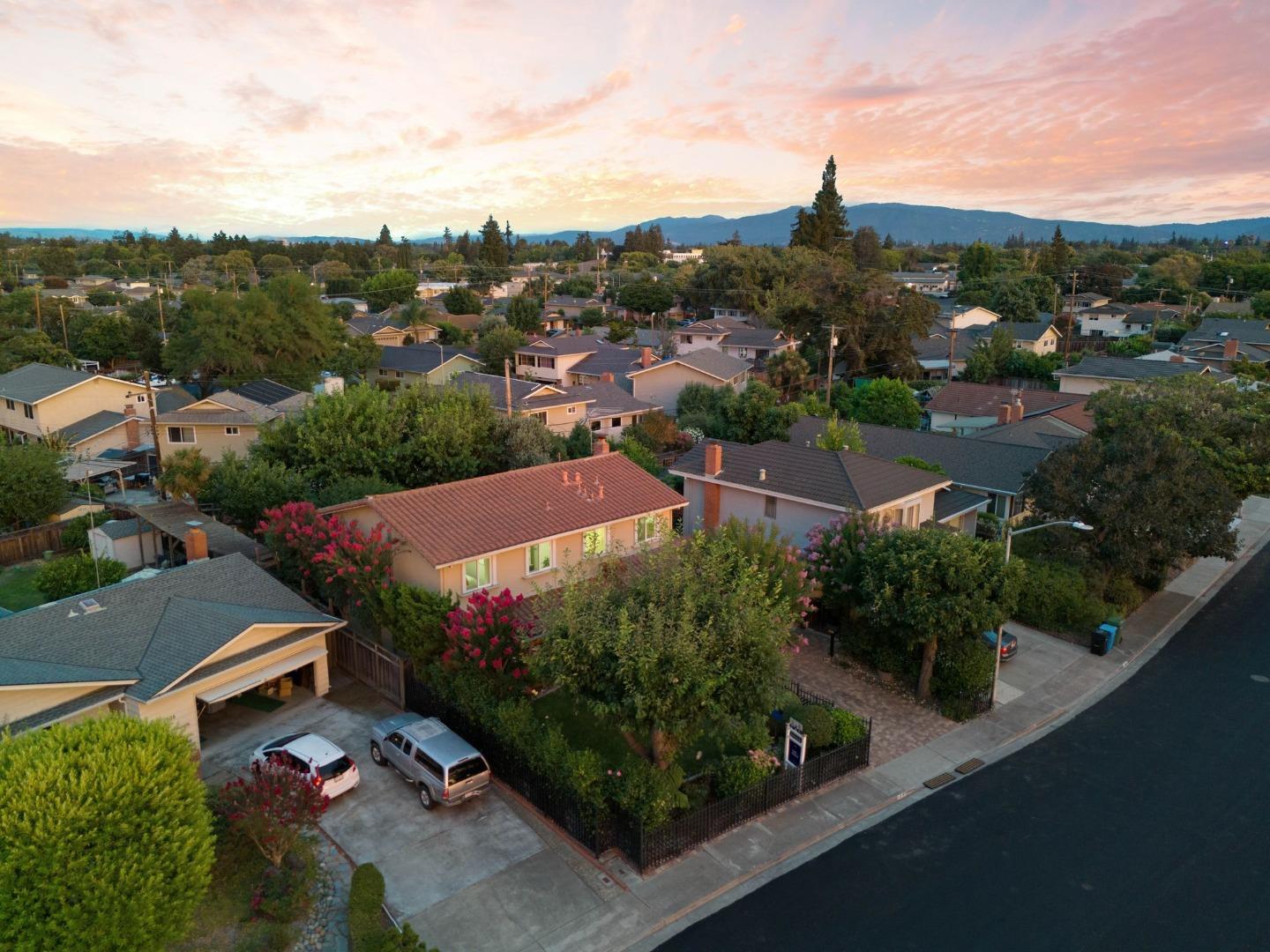 1003 Capitola WAY