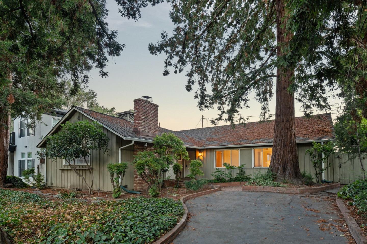 2032 Lynwood TER