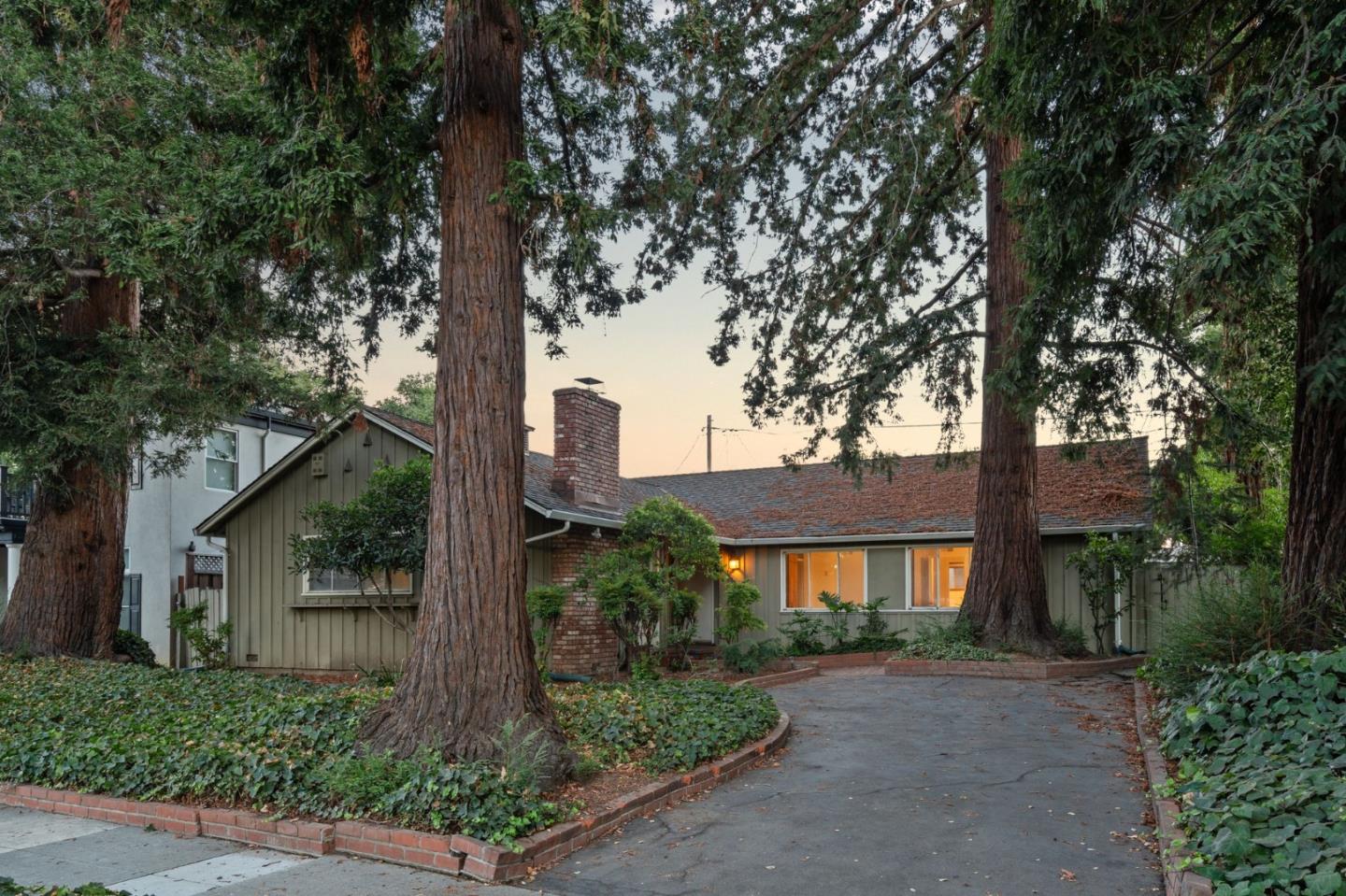 2032 Lynwood TER