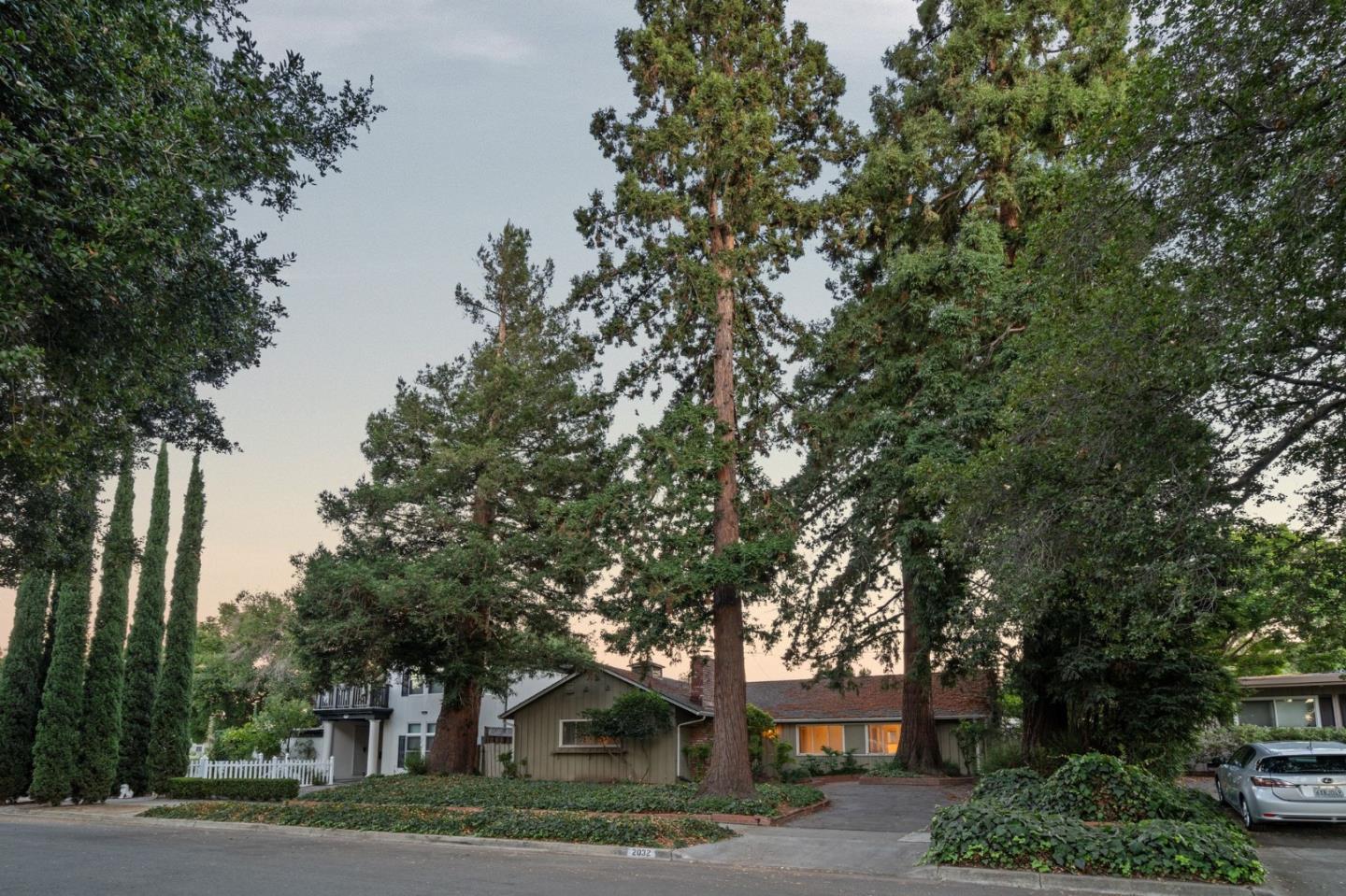 2032 Lynwood TER