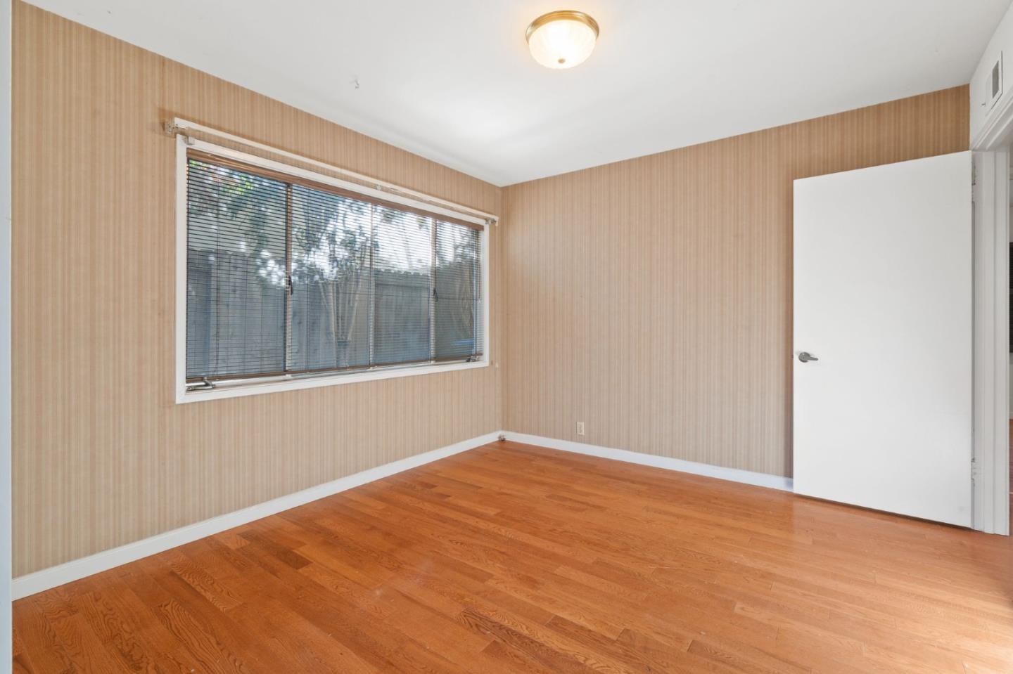 2032 Lynwood TER