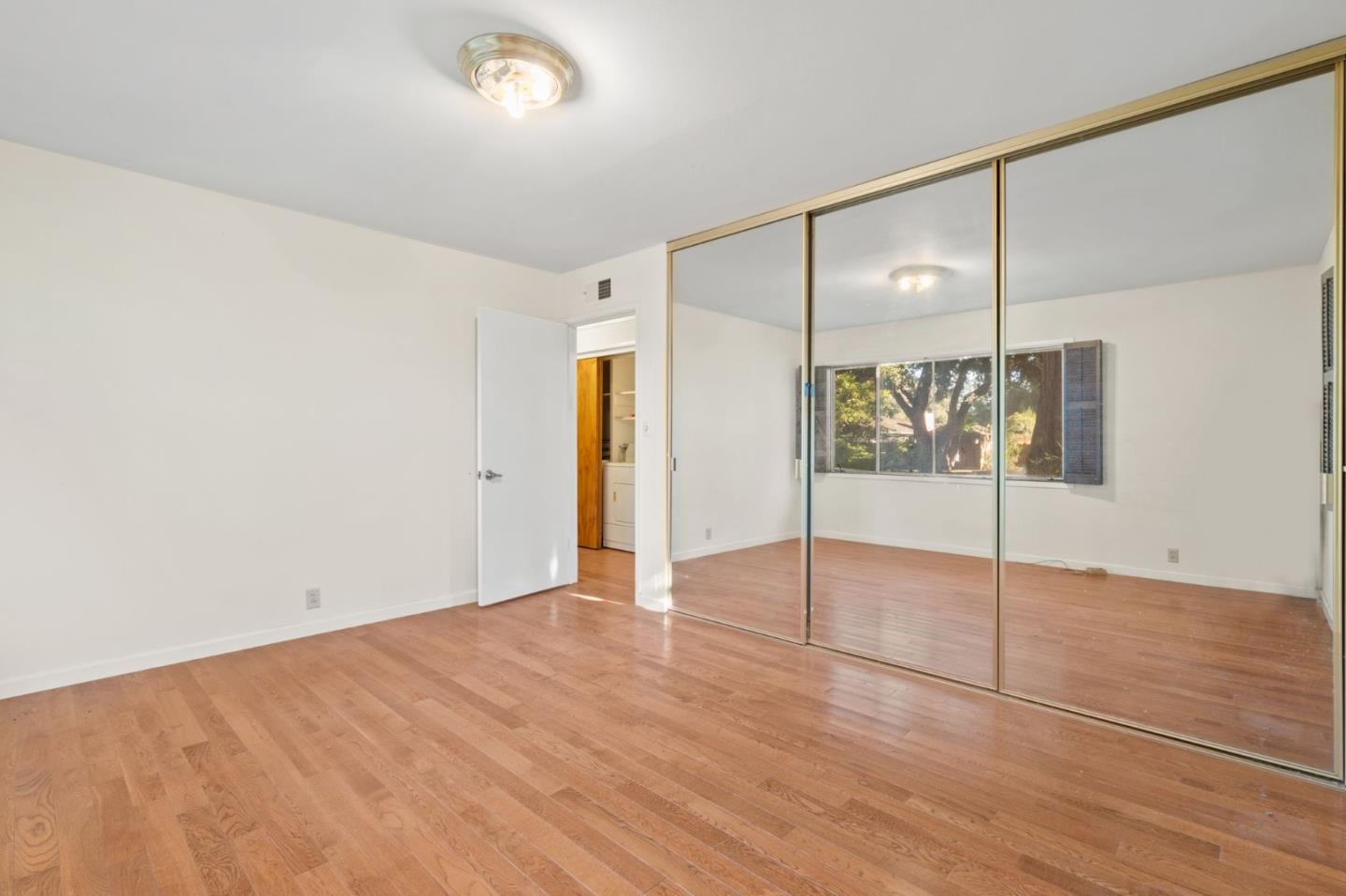 2032 Lynwood TER