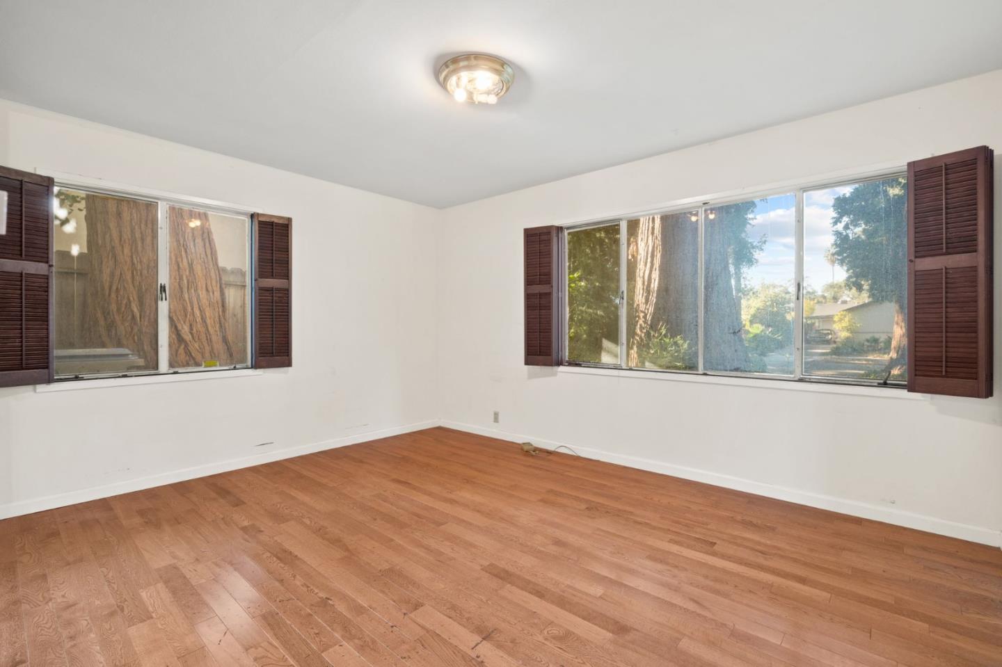 2032 Lynwood TER