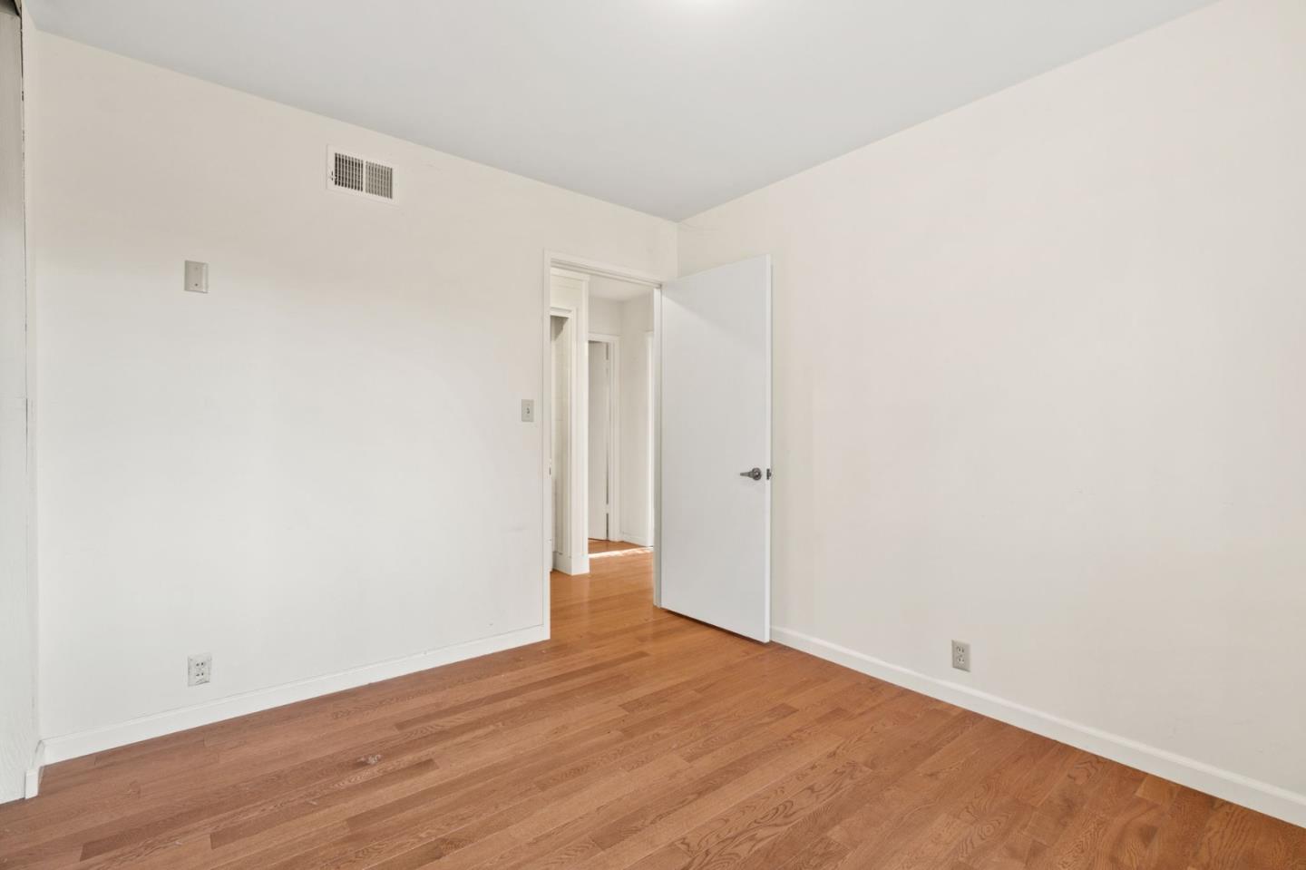 2032 Lynwood TER