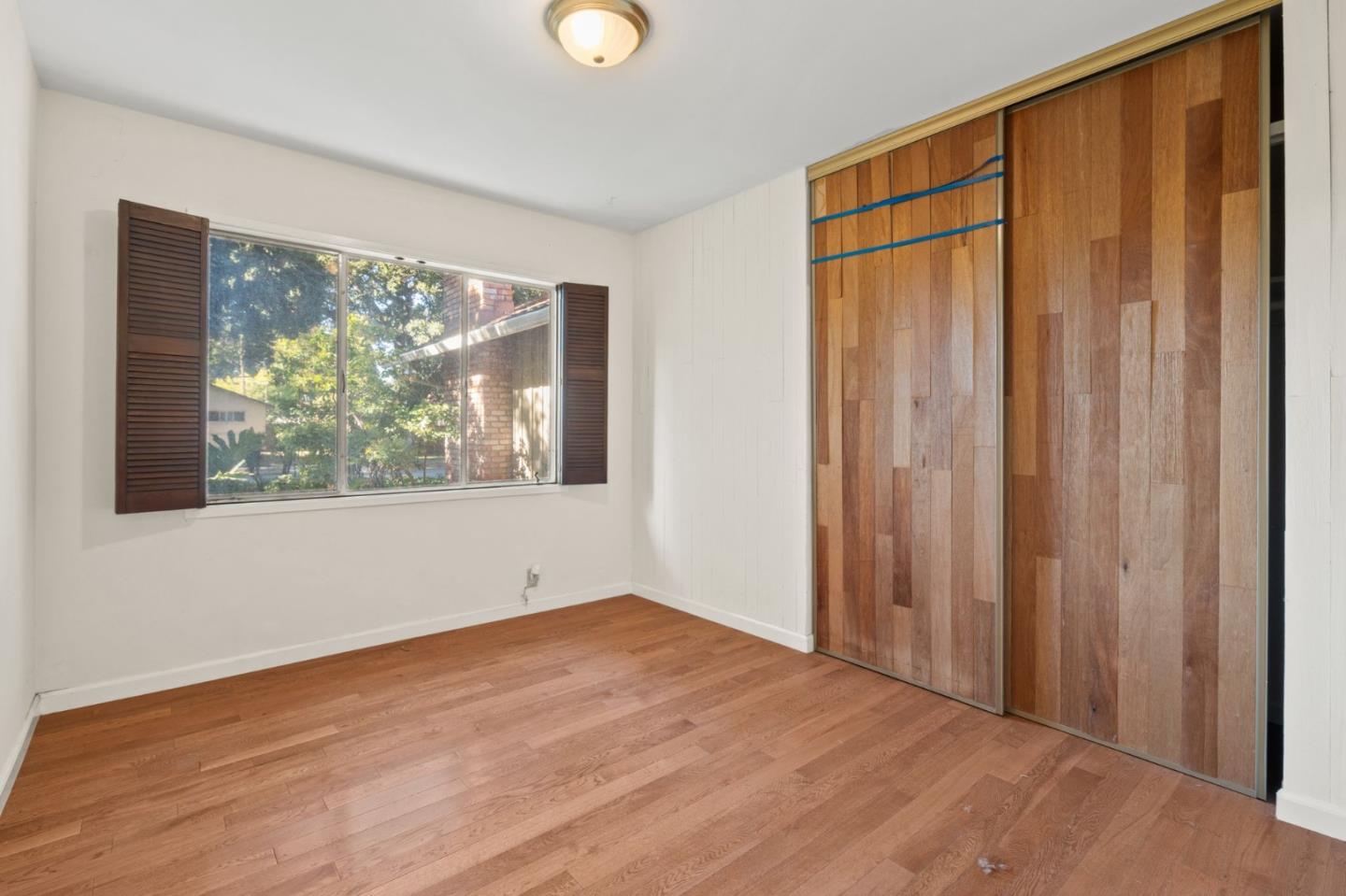 2032 Lynwood TER