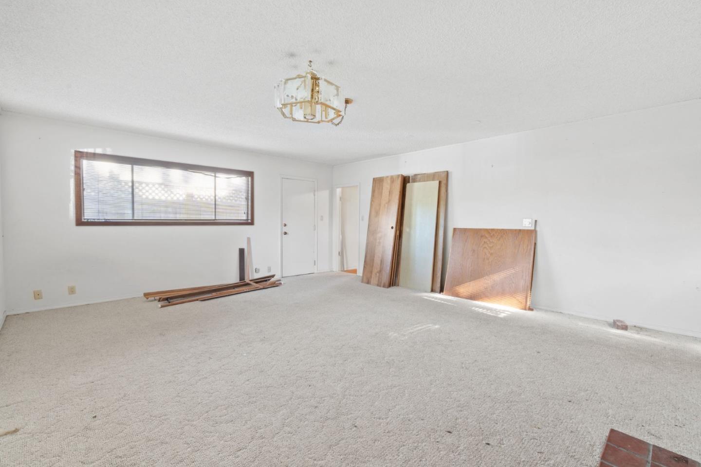 2032 Lynwood TER