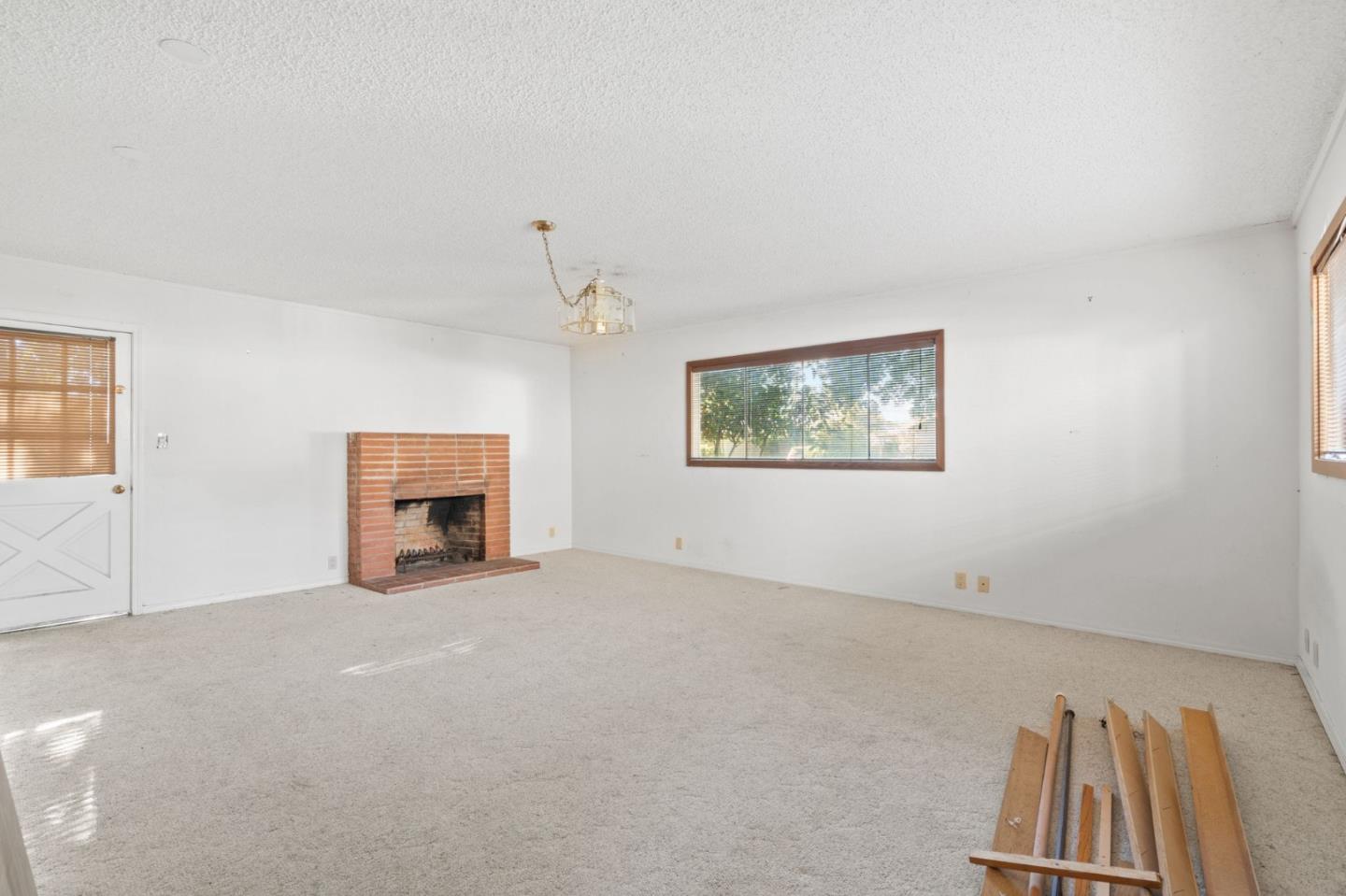2032 Lynwood TER