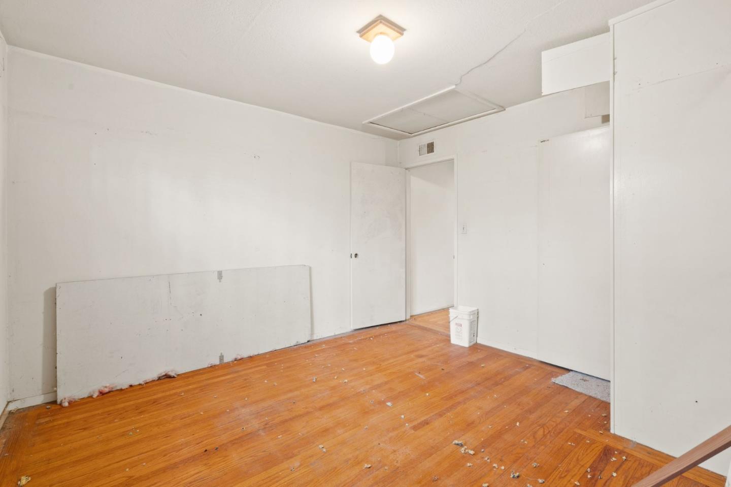 2032 Lynwood TER
