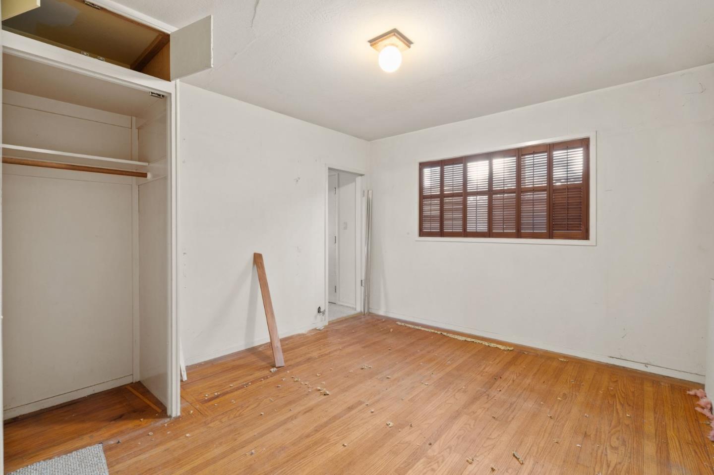 2032 Lynwood TER
