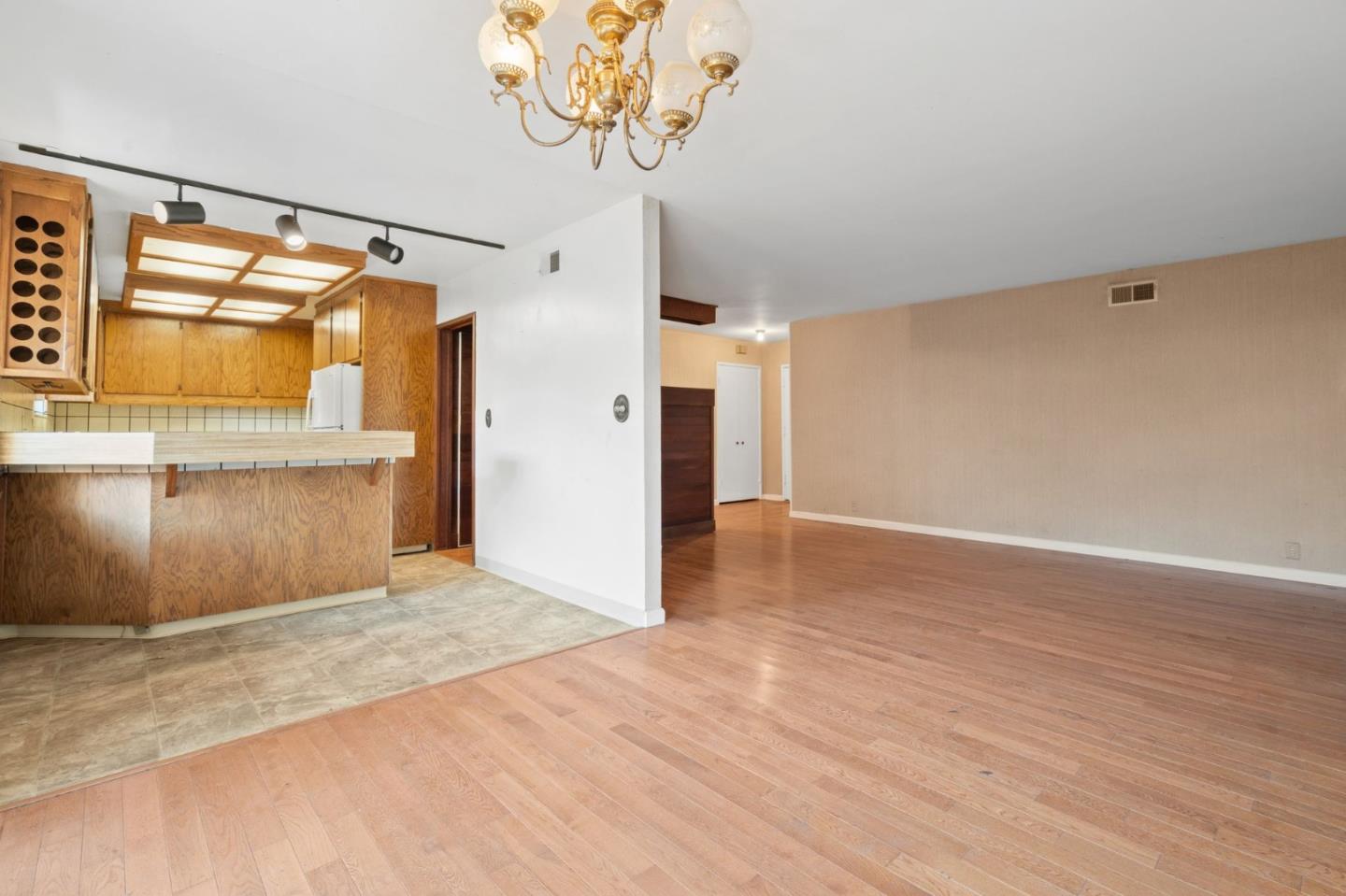 2032 Lynwood TER