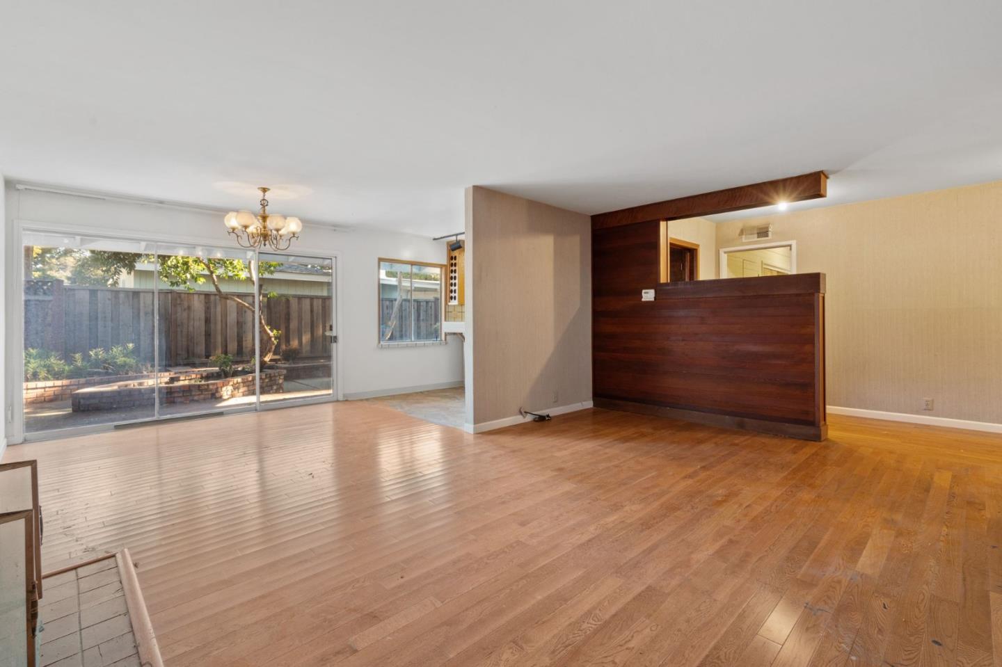 2032 Lynwood TER
