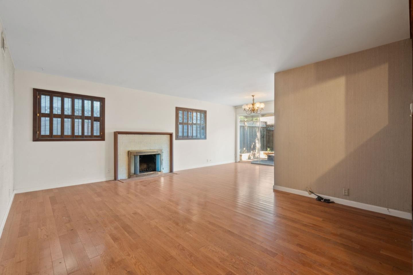 2032 Lynwood TER