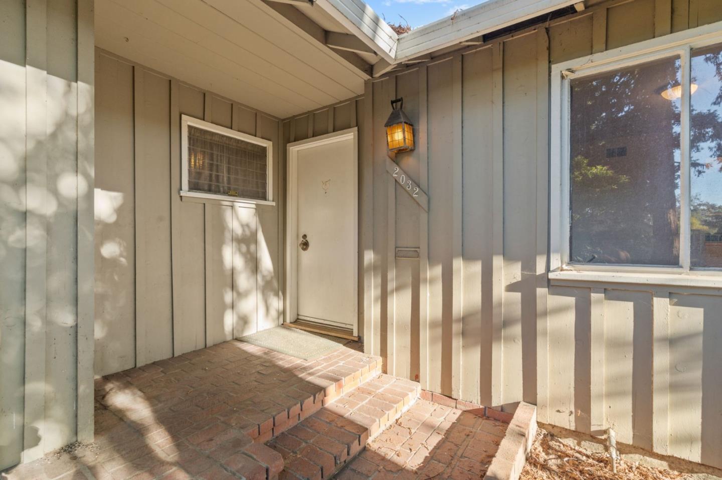 2032 Lynwood TER
