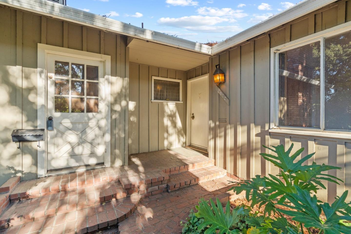 2032 Lynwood TER