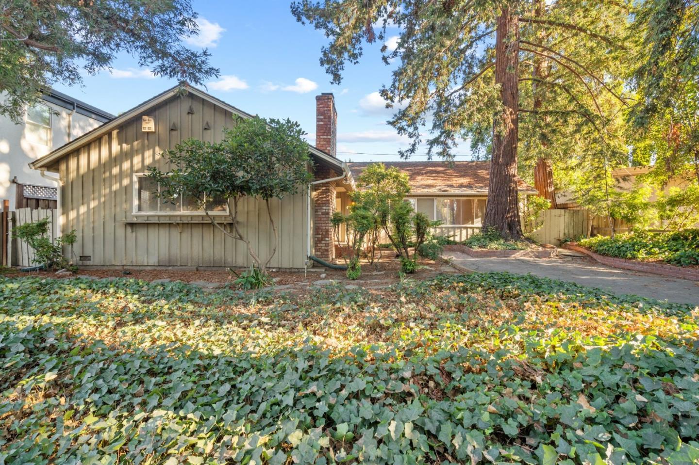 2032 Lynwood TER