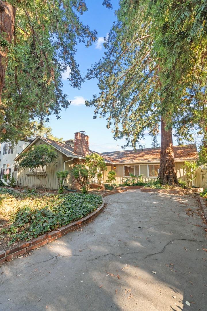 2032 Lynwood TER