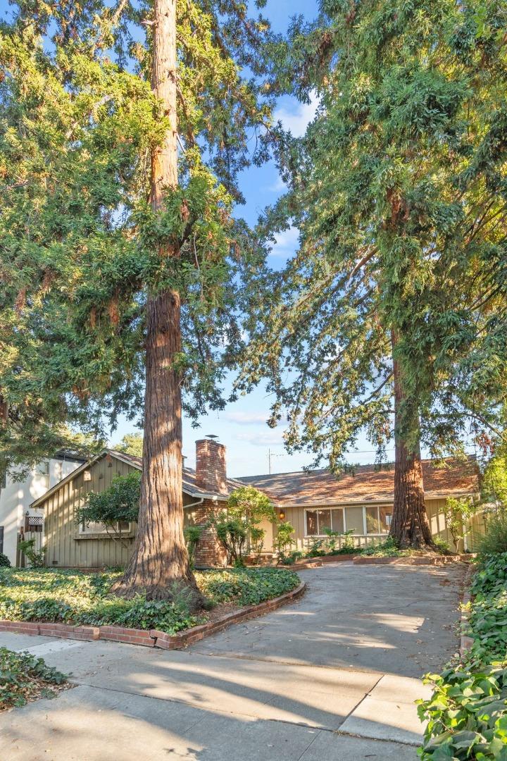 2032 Lynwood TER