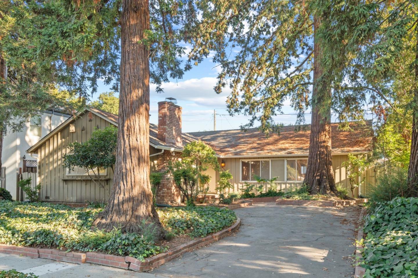 2032 Lynwood TER