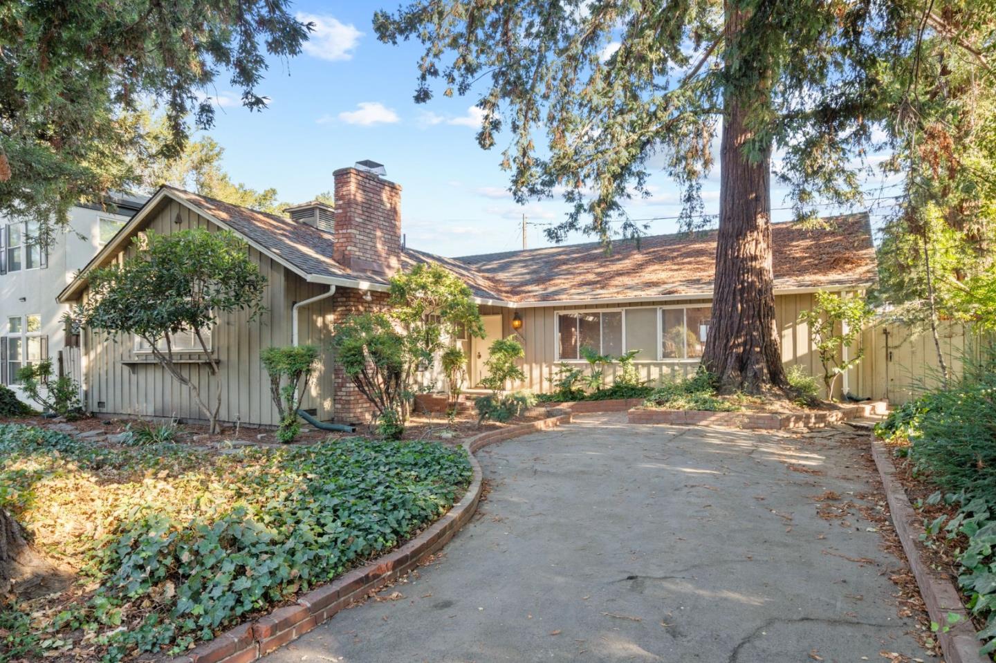 2032 Lynwood TER