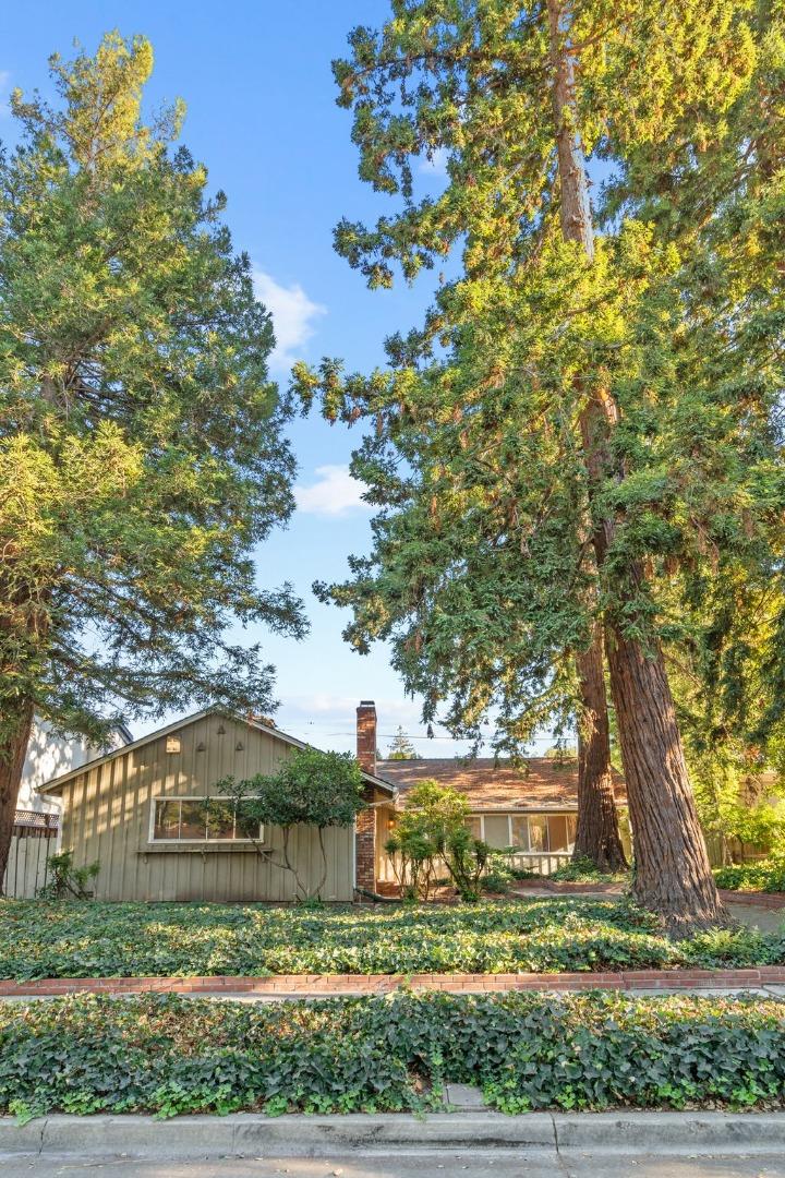 2032 Lynwood TER