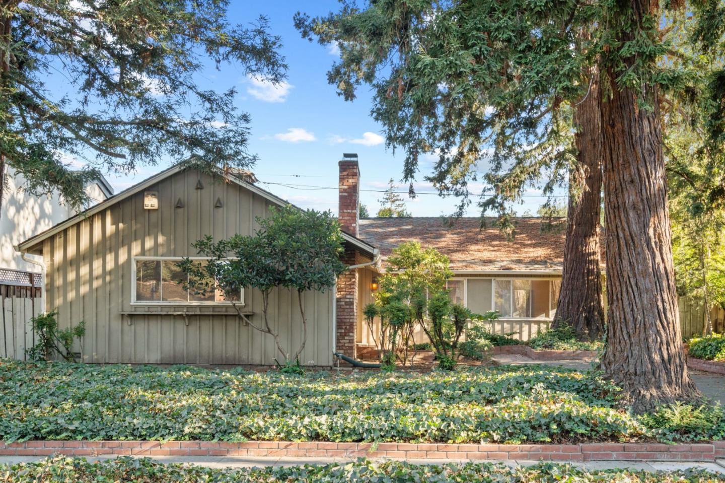 2032 Lynwood TER